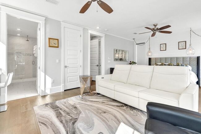 Building Photo - 4 Clipper St