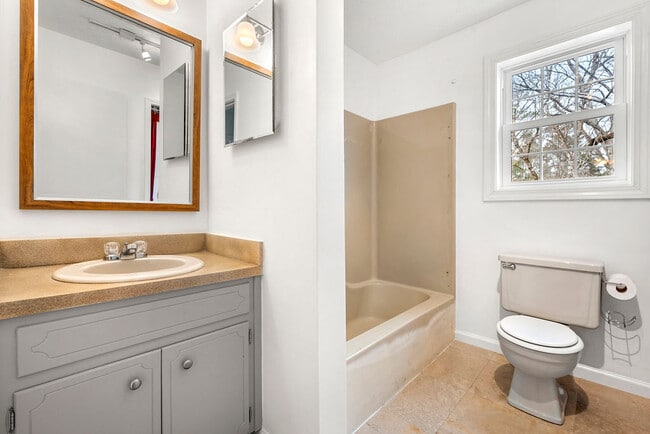 Building Photo - 89 Silas King St