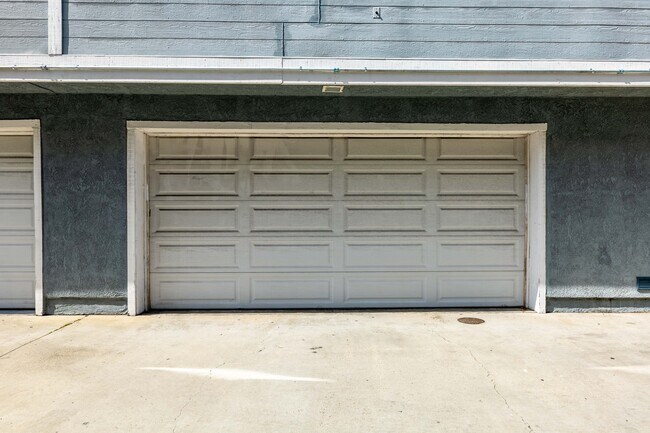 Building Photo - 21249 Figueroa St