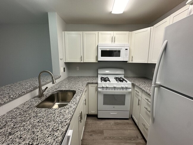 Building Photo - 2 bedroom, 1 bathroom