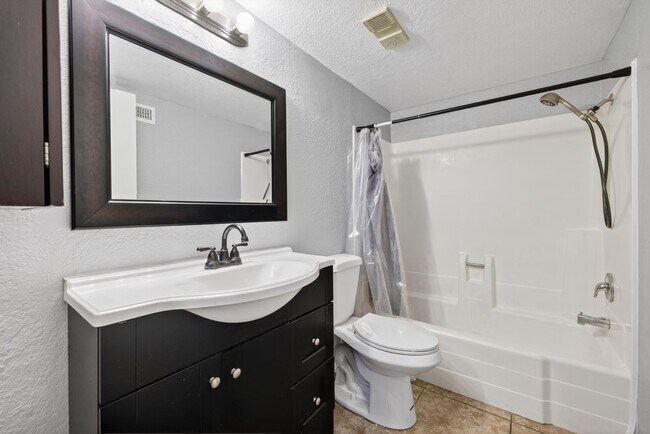 Building Photo - 2 Spacious Bedroom Diamond Bar Condo for L...