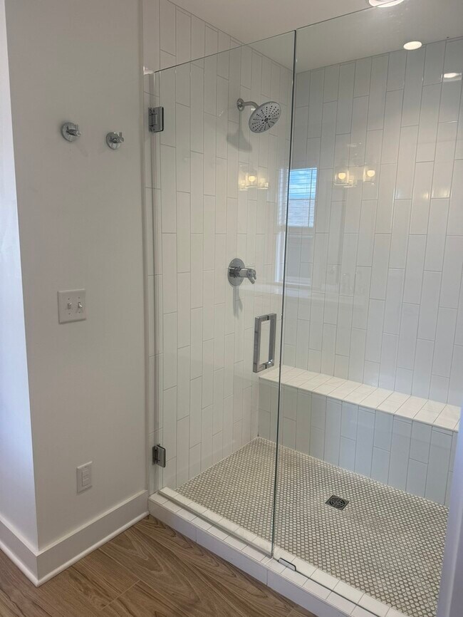 Building Photo - 1822 16th Ave N