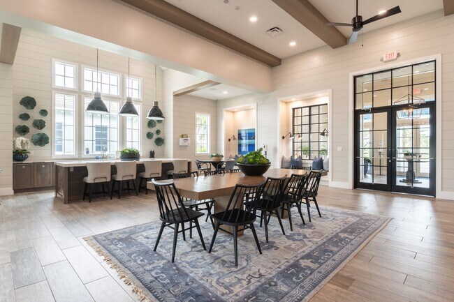 Building Photo - Exquisite 3-Bed 3.5-Bath Home in Prestigio...