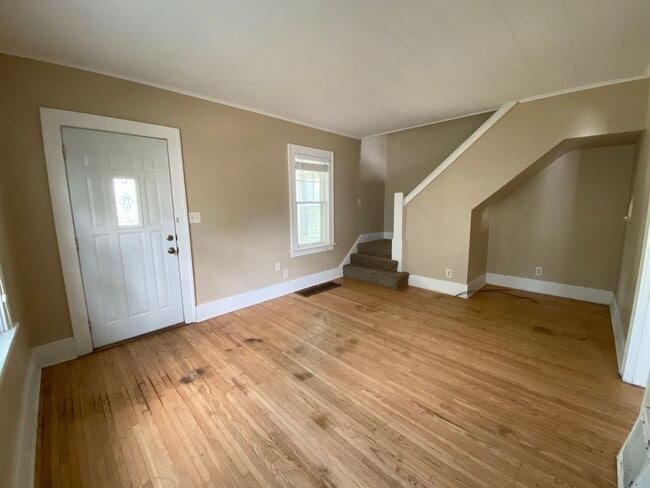Building Photo - 4 Bedroom Near NDSU!!