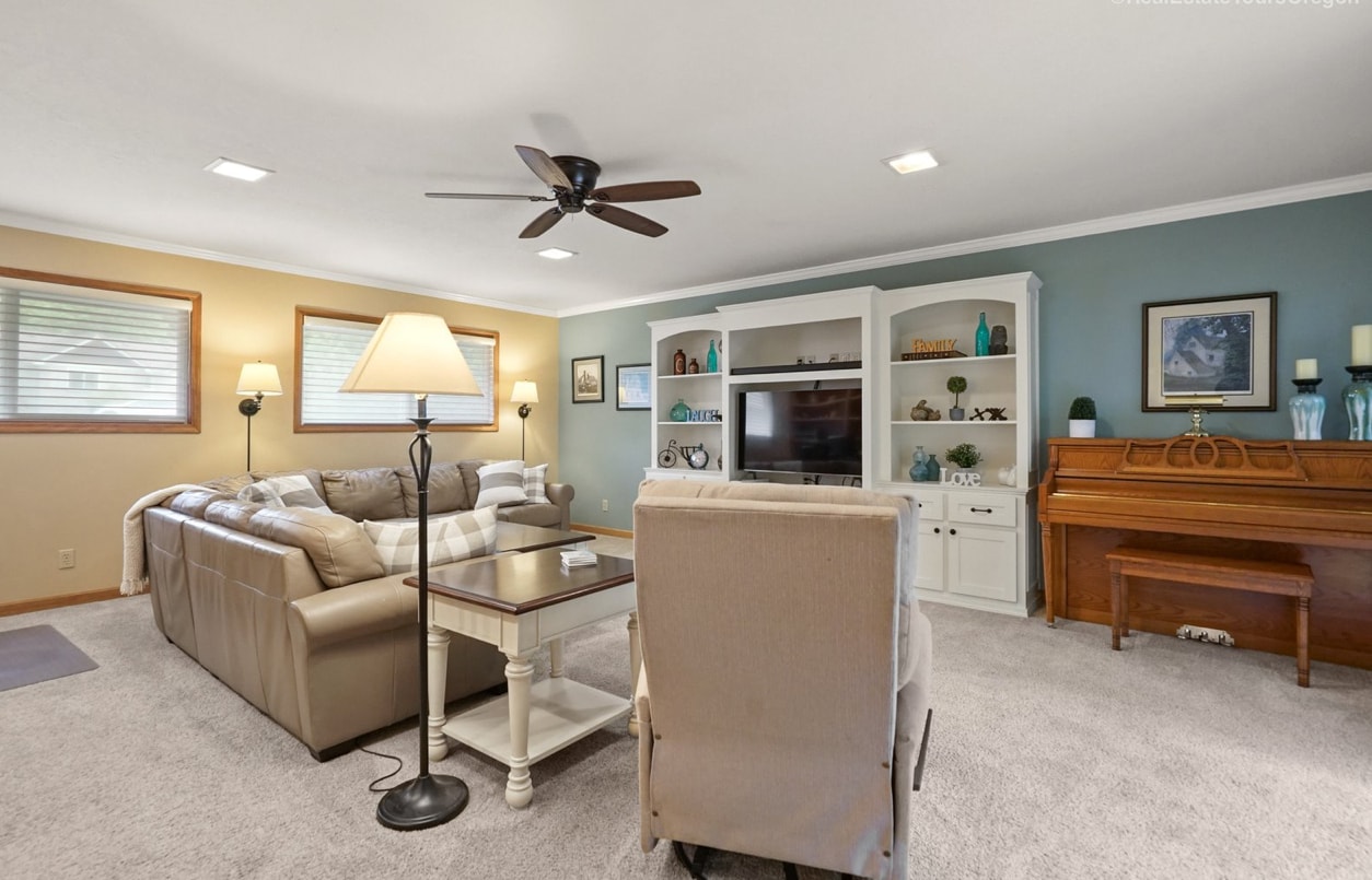 Upper family room - 4625 SW 42nd Pl