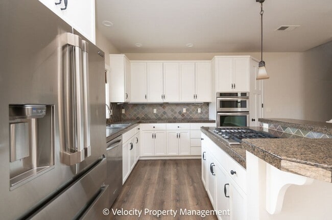 Building Photo - Live in the heart of the Old Mill District!