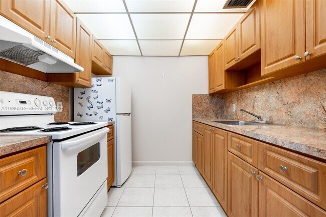 Building Photo - 400 SW 134th Way