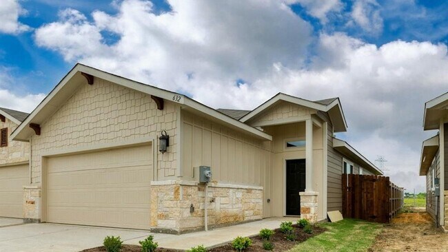 Building Photo - 605 Harvest Moon Dr