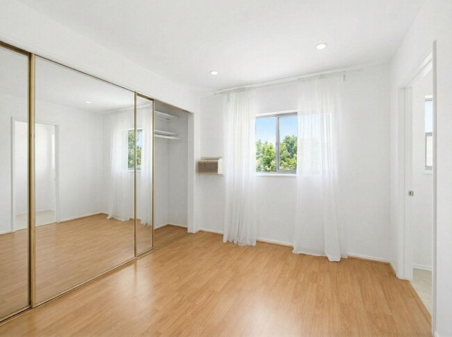 Building Photo - 337 Rexford Dr