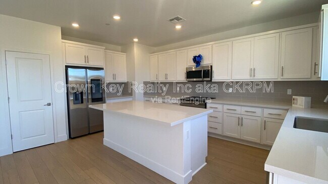 Building Photo - 120 Adriana Dr