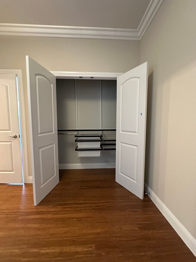 Building Photo - Spacious Nob Hill 3 BD/ 2 Bath Flat with Shared Roof-deck! Gorgeous City and Bay Views!!