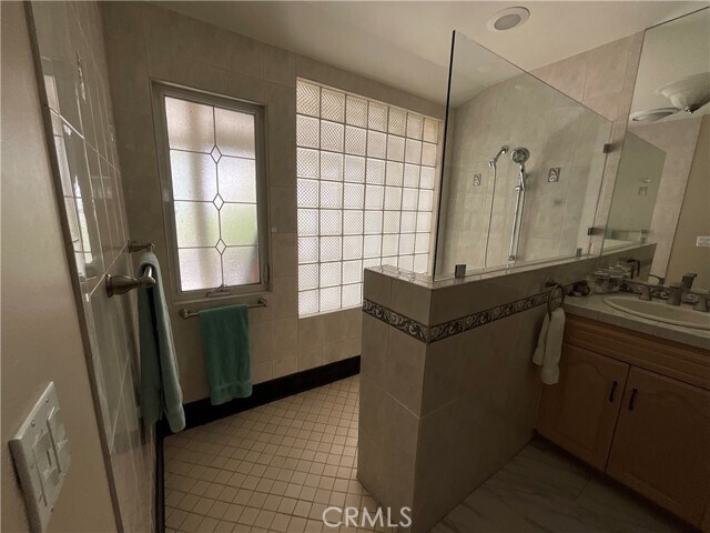 Building Photo - 3160 Crownview Dr