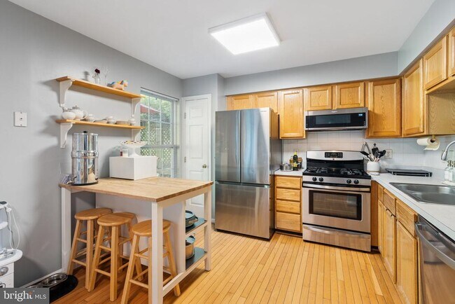 Building Photo - 5964 Edgehill Ct