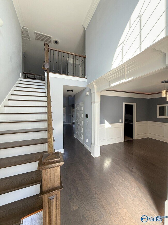 Building Photo - 218 Woodgrove Dr