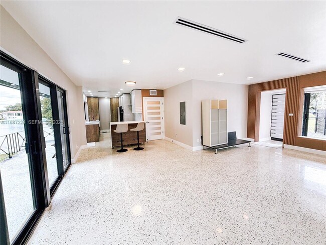 Building Photo - 425 NE 103rd St