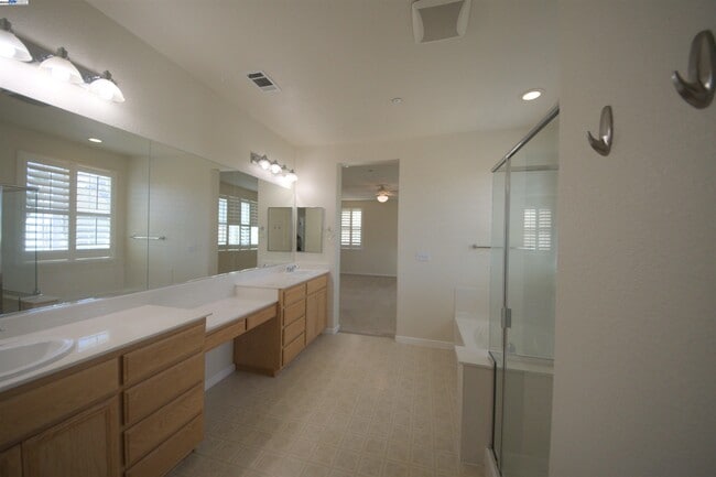 Building Photo - 1612 Marina Way