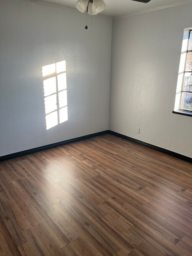 Building Photo - 2212 SW 61st St