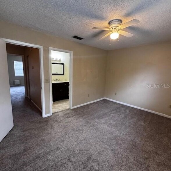 Building Photo - 10128 Lake Oak Cir
