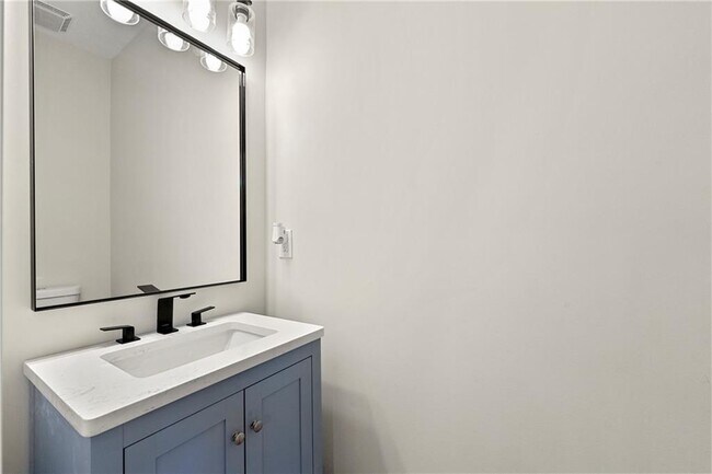 Building Photo - 213 Wagon Wheel Dr