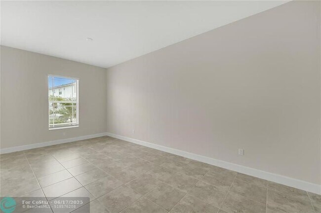 Building Photo - 14989 RedCove Pl