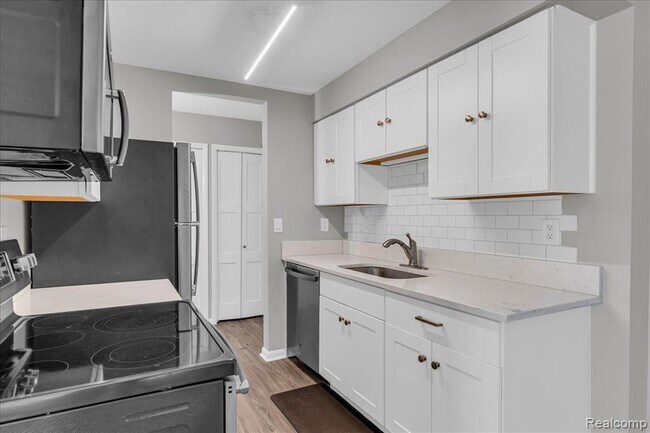 Building Photo - 411 S Old Woodward Ave