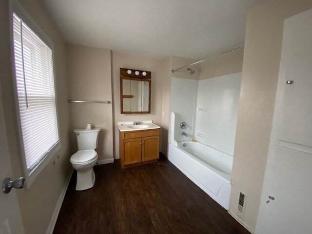 Building Photo - 1346 N Adams St