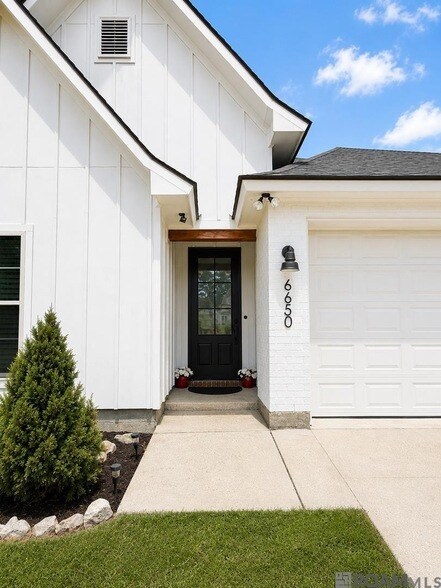 Building Photo - 6650 Roux Dr