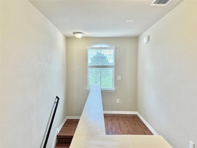 Building Photo - 407 Katmai Cir