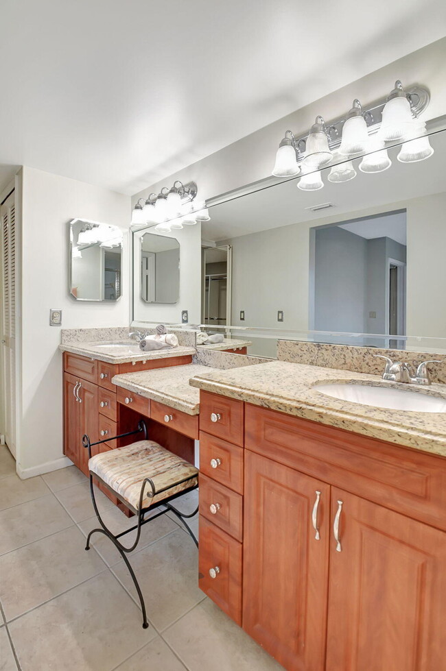 Building Photo - 6025 Parkwalk Dr