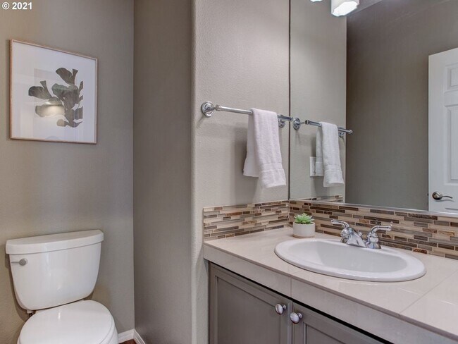Building Photo - Sought after Remington 4bed 2.5bath with Lots of Yard Space!