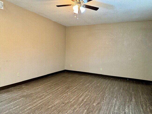 Building Photo - 226 Cherry St