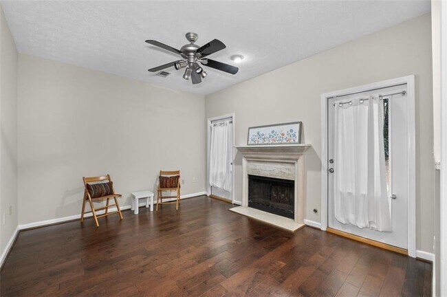 Building Photo - 2680 Pine Tree Rd NE