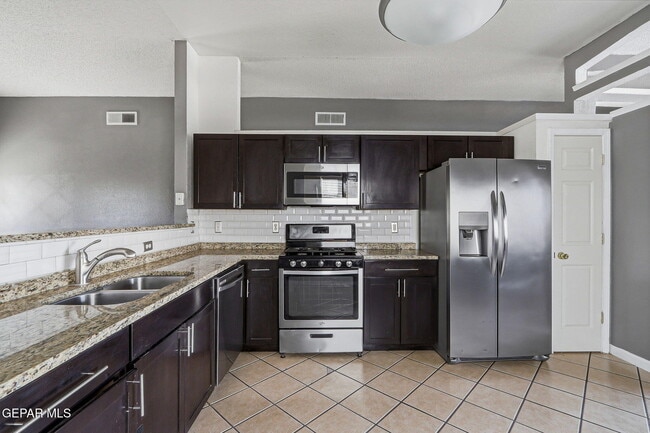 Building Photo - 305 De Palma Pl