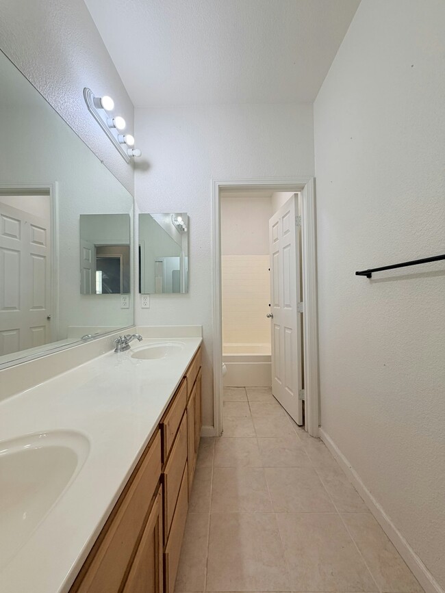 Building Photo - 4375 Tropaz Ln