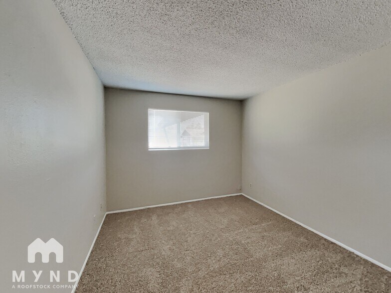 Building Photo - 537 E Laguna Dr