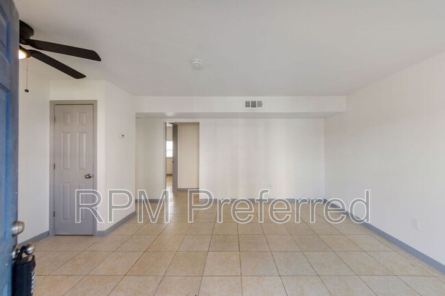 Primary Photo - 1800 N Wayside Dr
