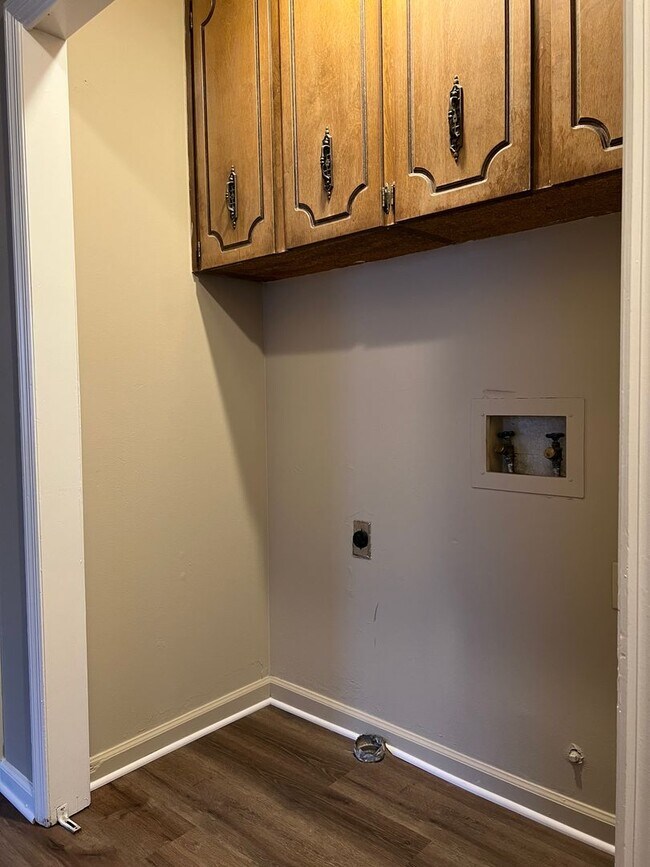 Building Photo - 16 Patty Ln