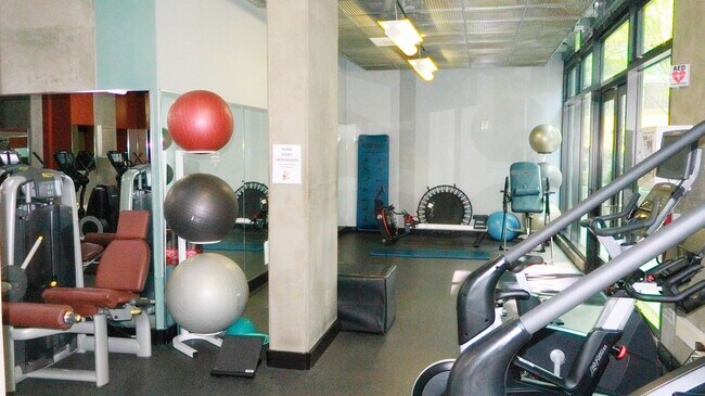 Building Photo - Downtown San Diego 1 bedroom 1 bath apartment For Rent