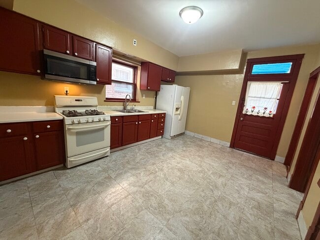 Building Photo - 1505 S 51st Ave