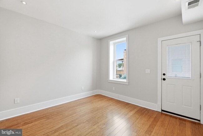 Building Photo - 2128 1st St NW