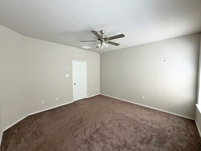 Building Photo - 8978 Fair Oaks Dr