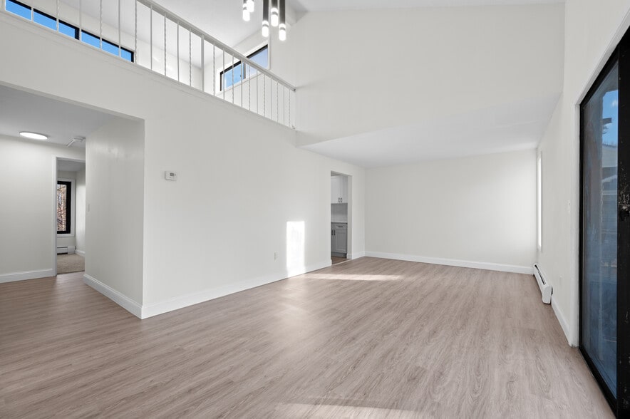 2 Bed Loft @ Stone Creek - 140 Silver Ln