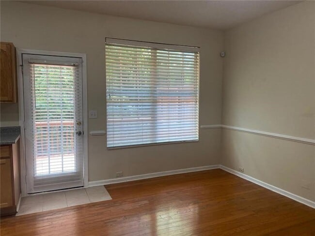 Building Photo - 2858 Parkway Close