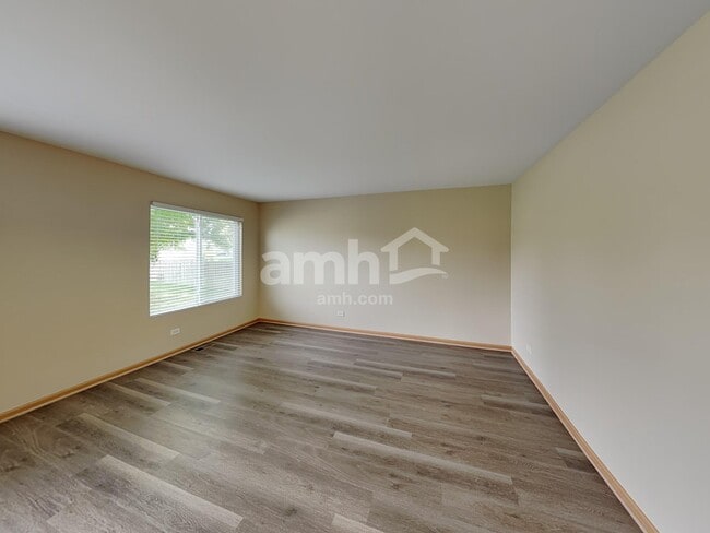 Building Photo - 818 Glen Cove Ln