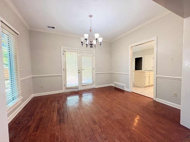 Building Photo - Newly Painted Germantown Home Minutes Away From Thornwood Market Row. Pets Are Welcome With Owner...
