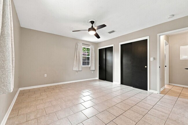 Building Photo - 1510 Royal Palm Dr