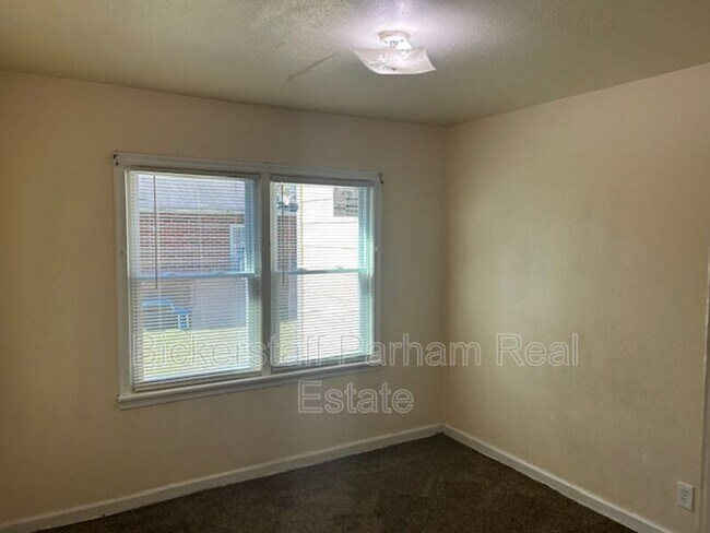 Building Photo - 2424 7th St