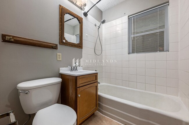 Building Photo - LaVista Home