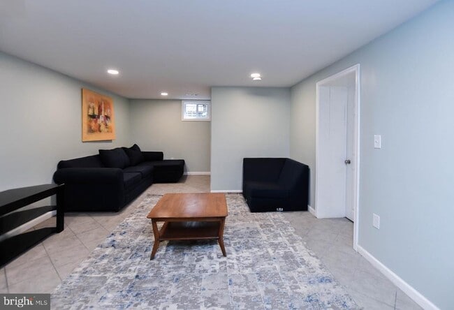 Building Photo - 3802 Cedar Dr