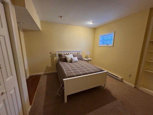 Building Photo - 141 Player Ct